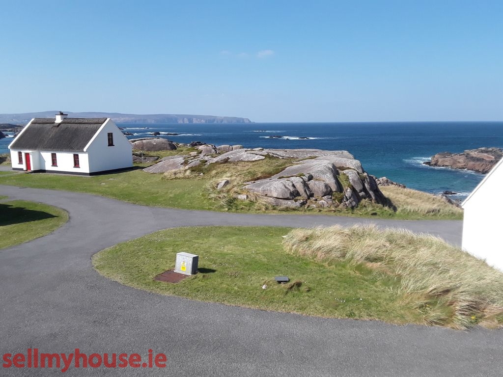 Cottage 4, Donegal Thatched Cottages, Cruit Island, Kincasslagh, Co